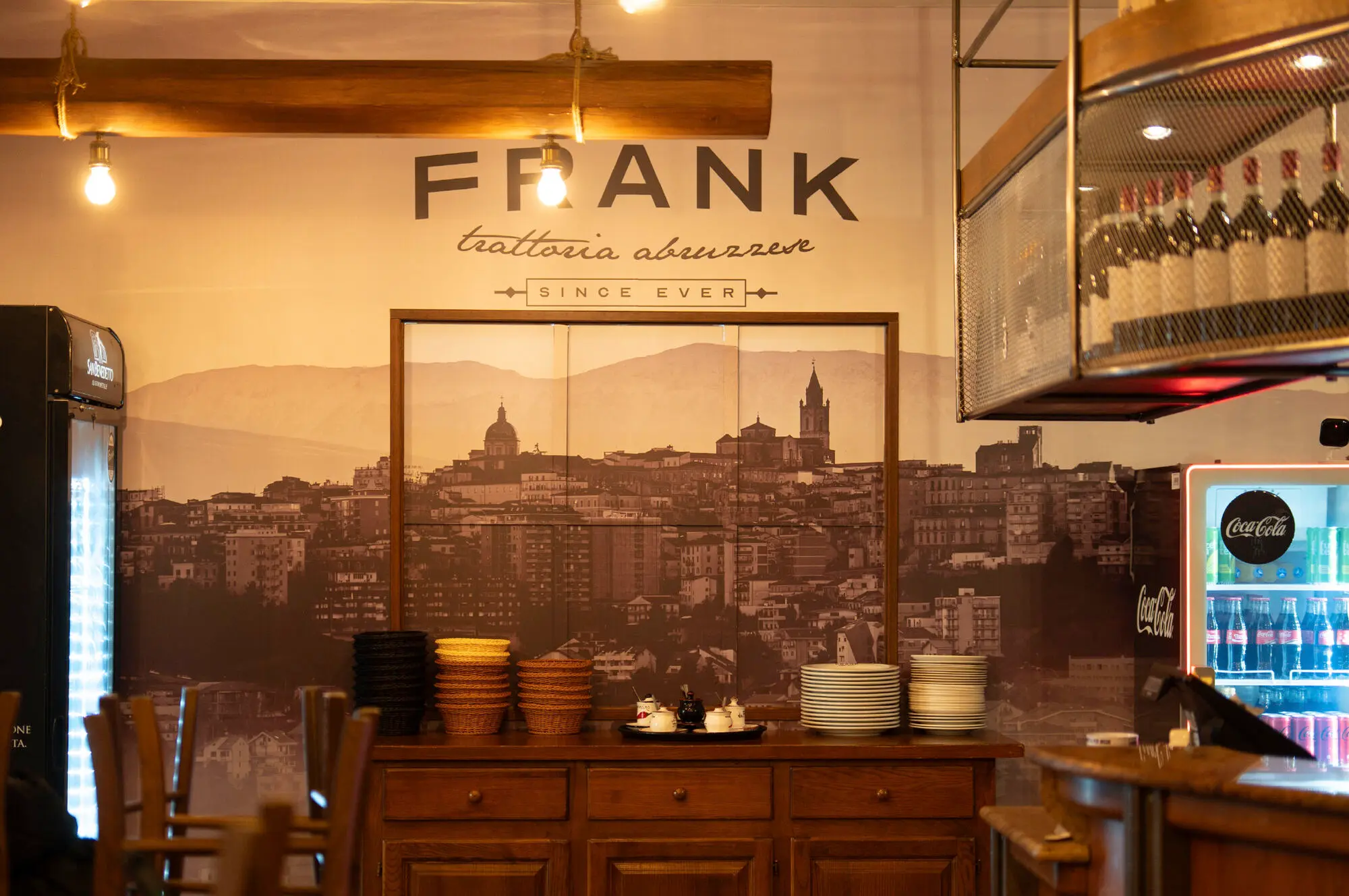 La parete con il panorama di Chieti nella sala di Frank
